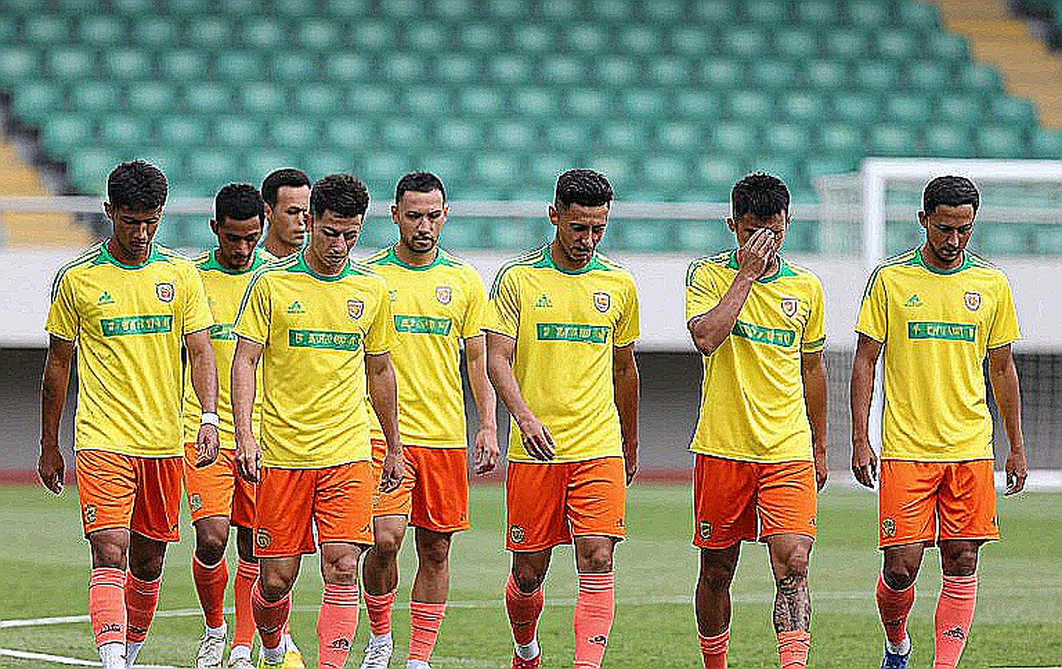 নয় মাত্রার শূন্য রিপোর্ট: ফুটবলে ফাঁপা বিশ্লেষণের অর্থনীতি