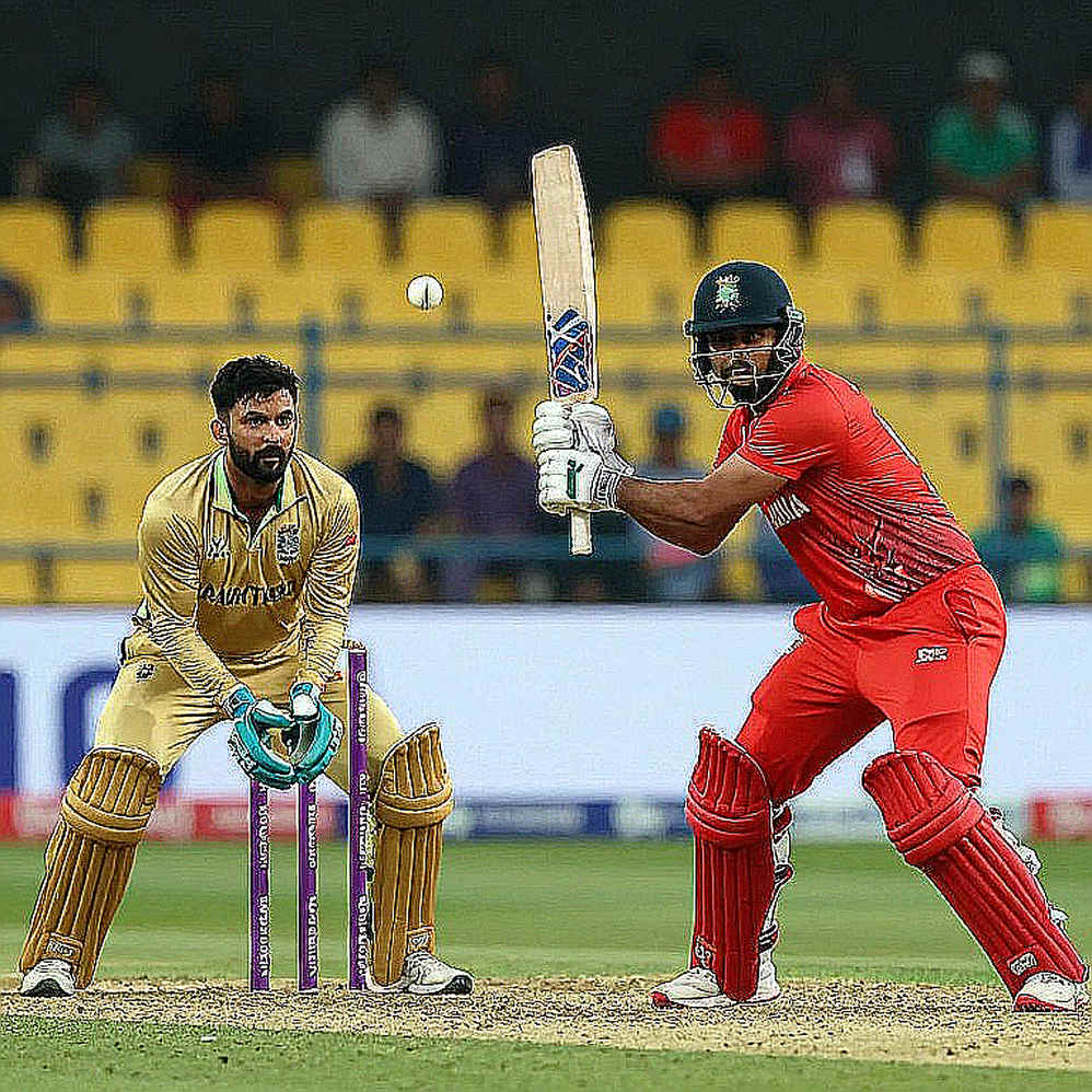 মিরপুরের প্রথম দিন: লাইট মিটারের ৫৩ মিনিট, সাদমানের অসমাপ্ত ৯৯