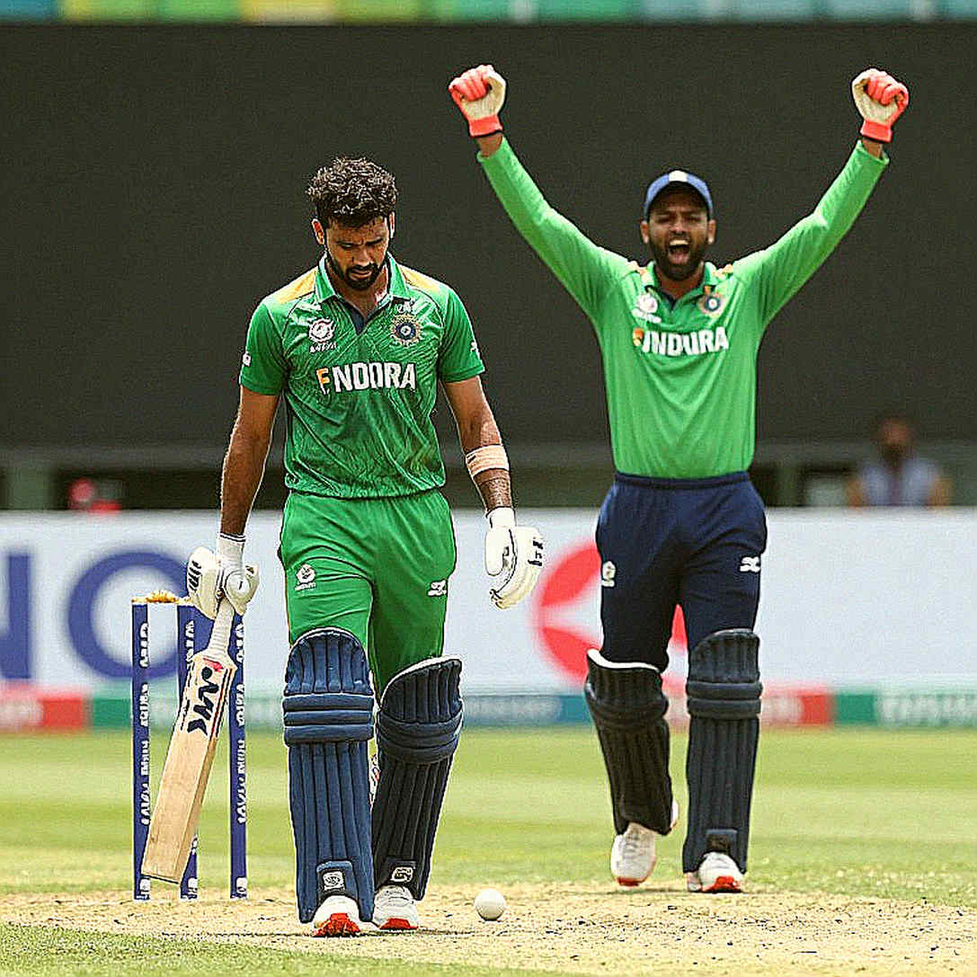 অস্ট্রেলিয়ার মুকুট যেখানে টাকা দিয়ে কেনা যায় না: নারী ক্রিকেটের নিয়ন্ত্রণ-পাঠ