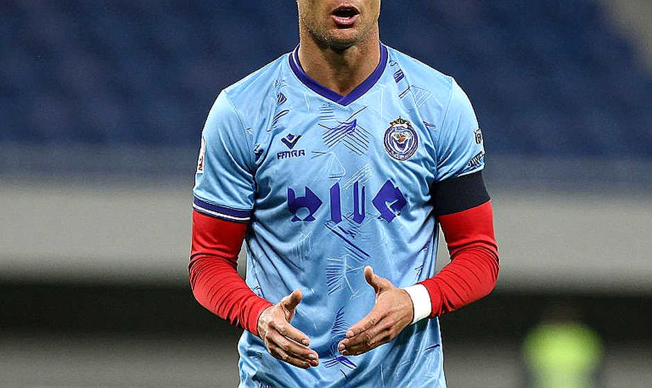 সাত বছরের নীরবতা ভেঙে কোরিন্থিয়ান্সে সিডর্ফ: নিভে যাওয়া ঘরে জ্বলল একটি নাম