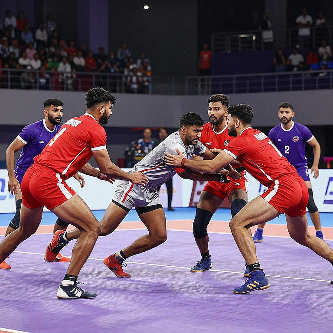 ভাইপার-বলেনসিয়াগা চুক্তি: প্লেয়ার নয়, চরিত্রকে অ্যাম্বাসেডর বানানোর অর্থনীতি